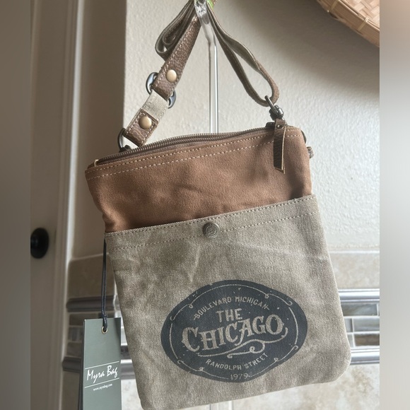 Chicago crossbody bag by Myra with tags still on it. Great travel bag! NWT - Picture 1 of 6